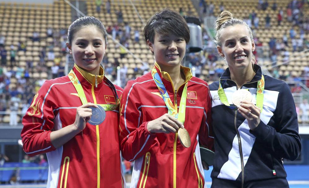 Il podio del trampolino 3 metri: a sinistra l&#39;argento He Zi, al centro l&#39;oro Shi Tingmao. Reuters